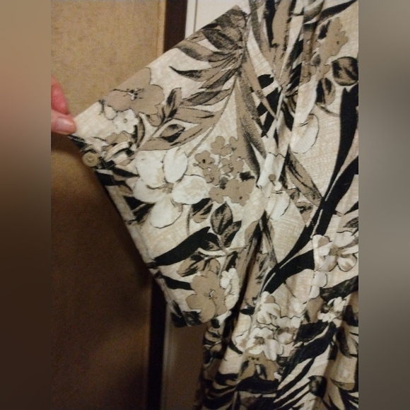 Women's plus size blouse - Picture 2 of 4